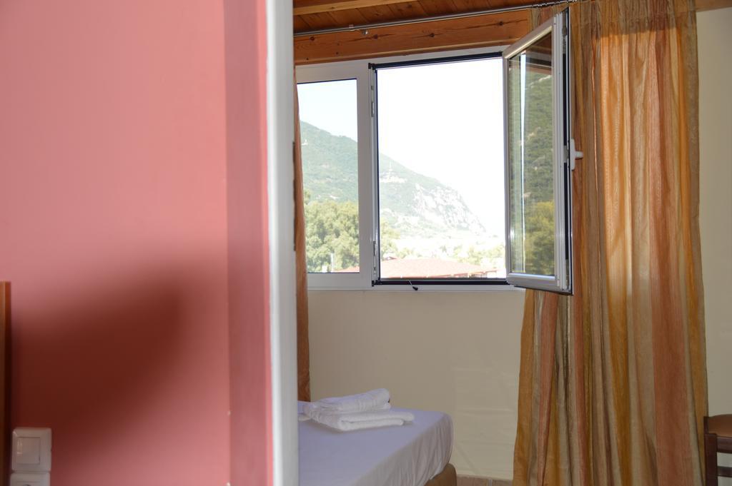 Marvi Hotel Kamena Vourla Exterior foto