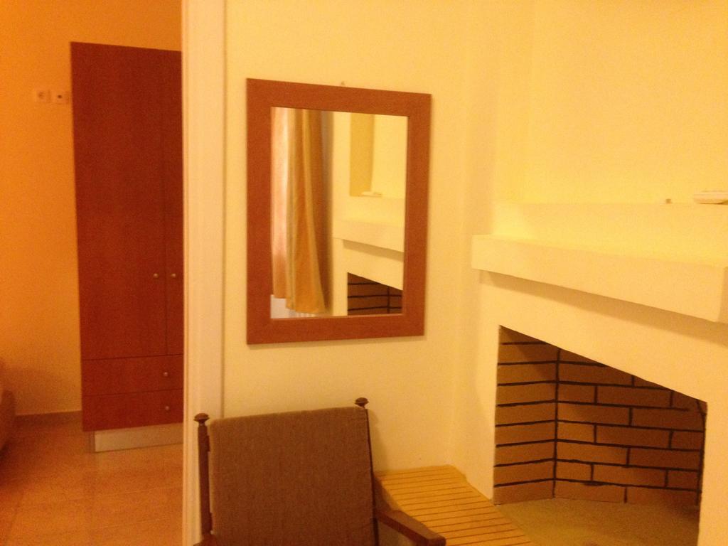 Marvi Hotel Kamena Vourla Cameră foto